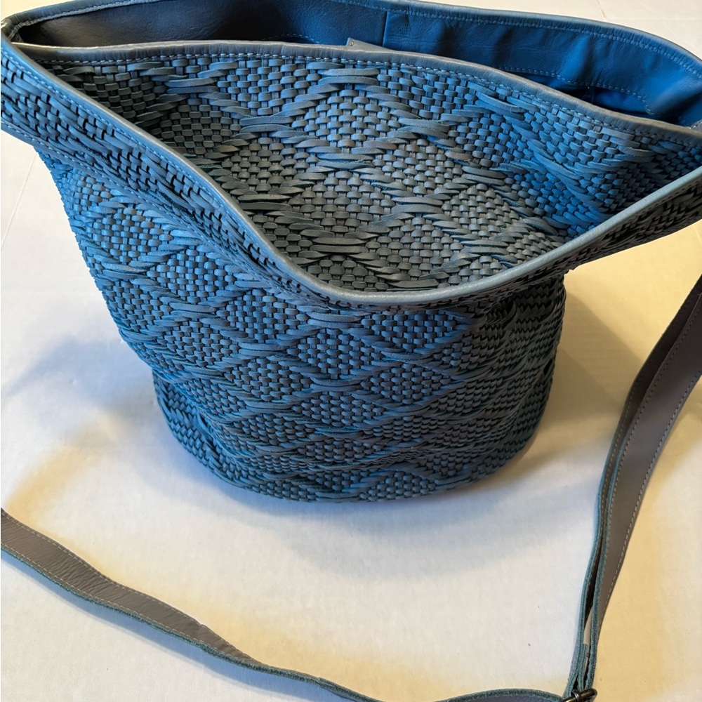 💙Beautiful Woven Leather Hobo/Bucket bag💙